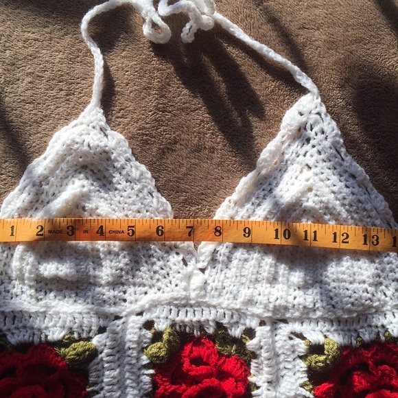 HAND MADE Roses are red crochet crop top - Picture 5 of 6